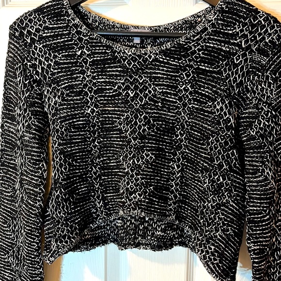 Charlotte Russe cropped high low sweater black and white XS - Picture 2 of 5